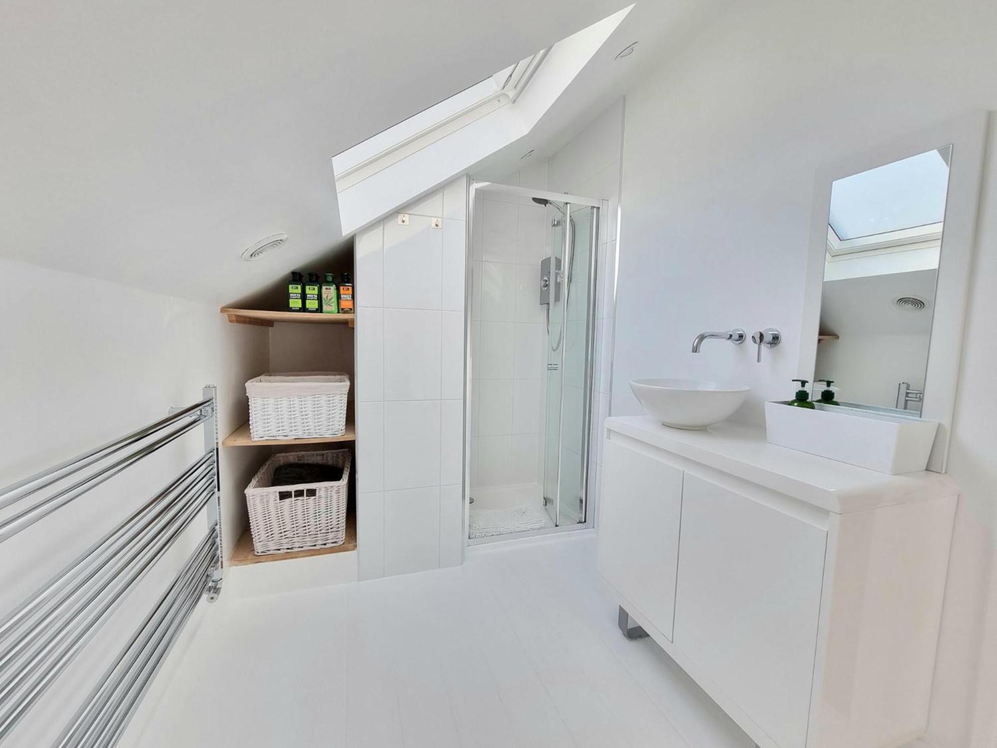 West Hill Retreat Seaview Balcony Chic Loft Studio & Free Parking 哈斯丁 外观 照片