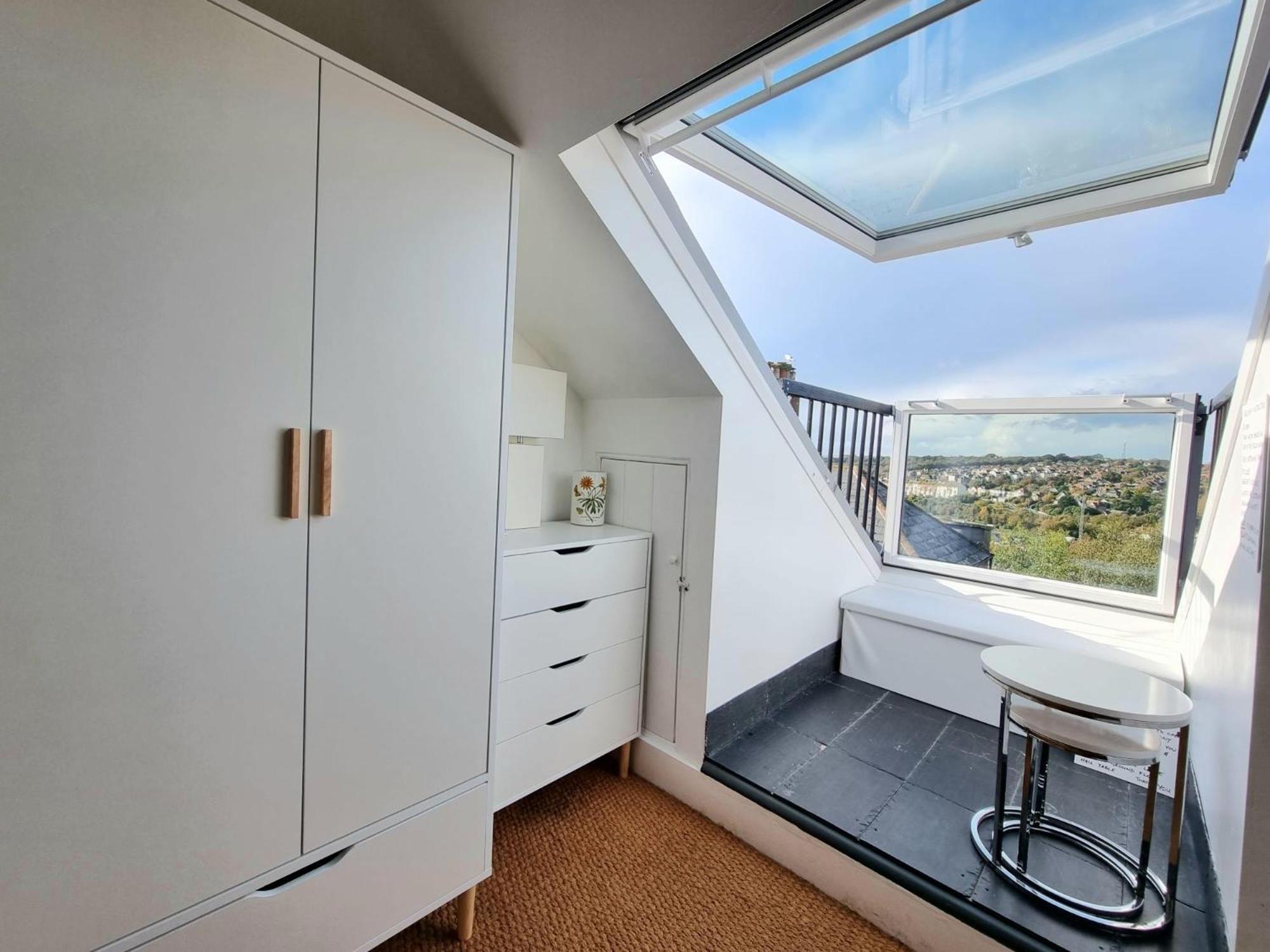 West Hill Retreat Seaview Balcony Chic Loft Studio & Free Parking 哈斯丁 外观 照片