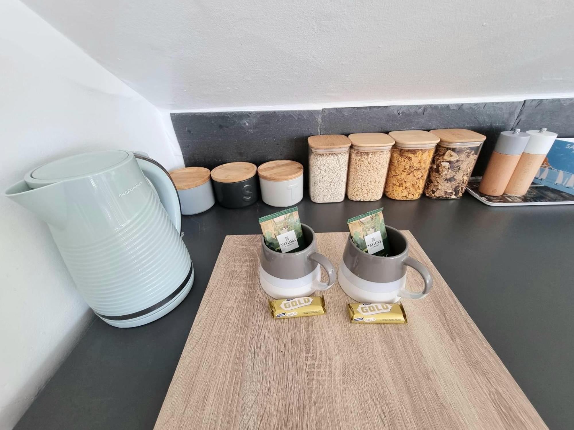 West Hill Retreat Seaview Balcony Chic Loft Studio & Free Parking 哈斯丁 外观 照片